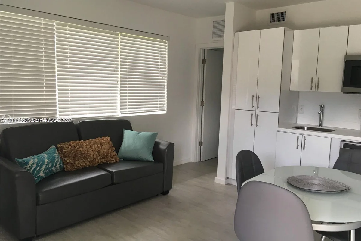 1601 Meridian Ave #110, Miami Beach: photo 1 of 7