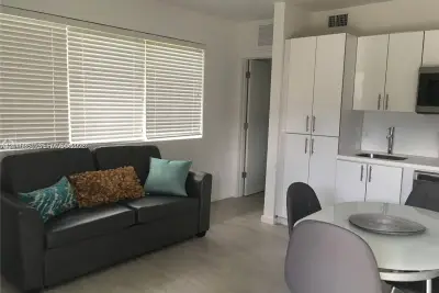 1601 Meridian Ave #110, Miami Beach: photo 1 of 7