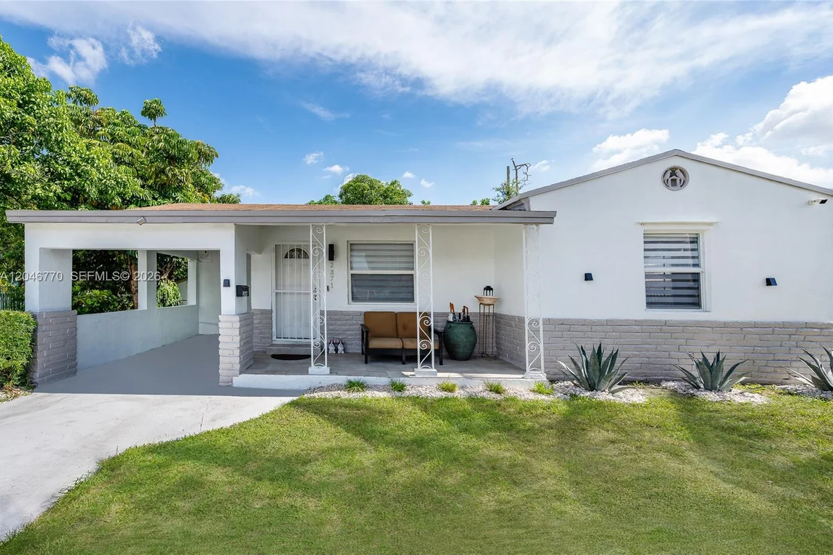 2371 NW 85th St, Miami: photo 1 of 31
