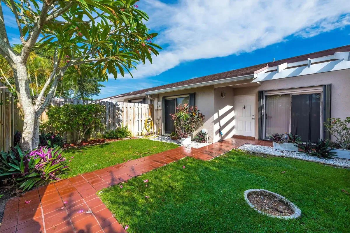 1013 NW 53rd St, Deerfield Beach: photo 1 of 1