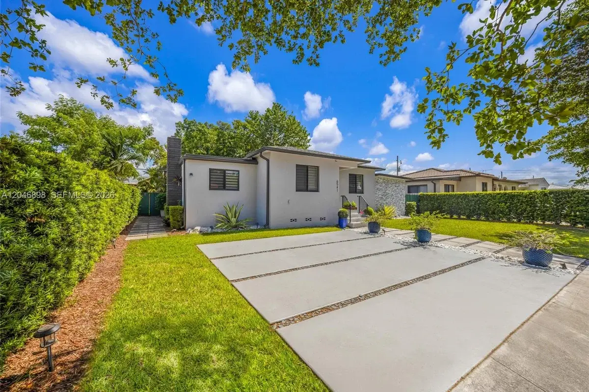 6541 SW 18th St, West Miami: photo 1 of 35