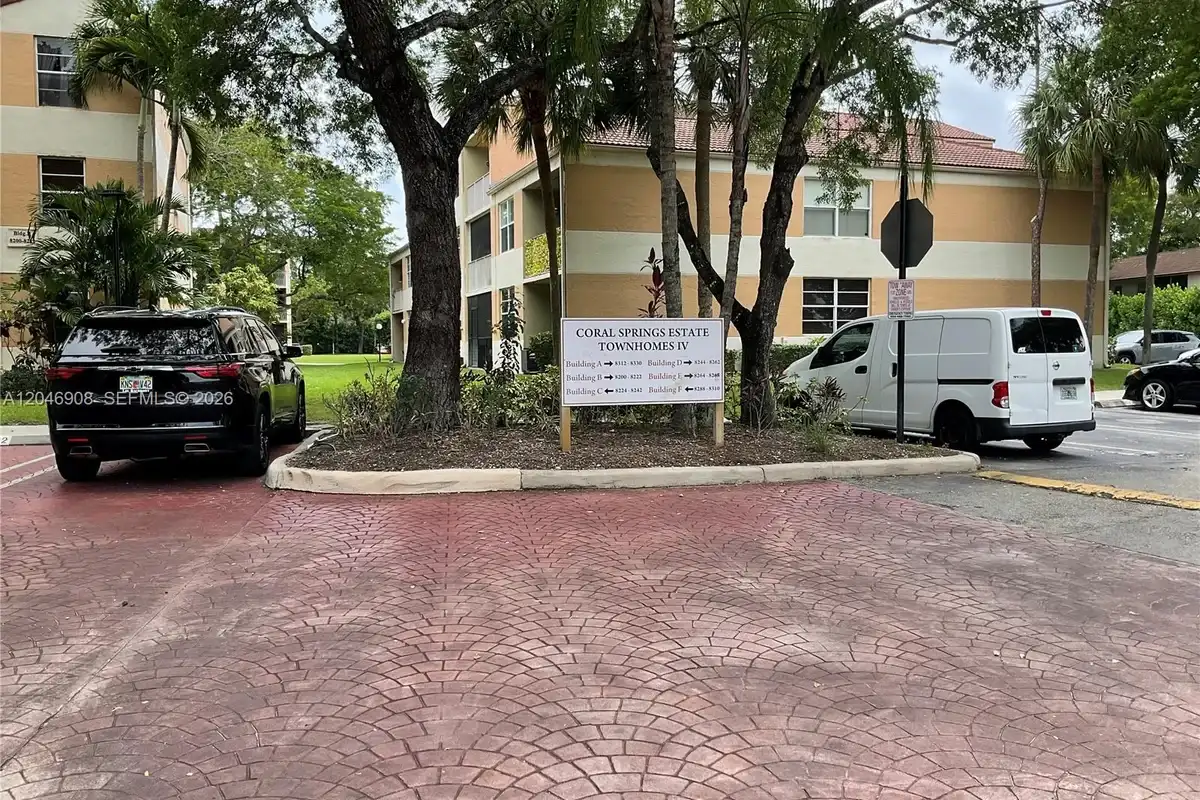 8282 NW 24th St, Coral Springs: photo 1 of 14