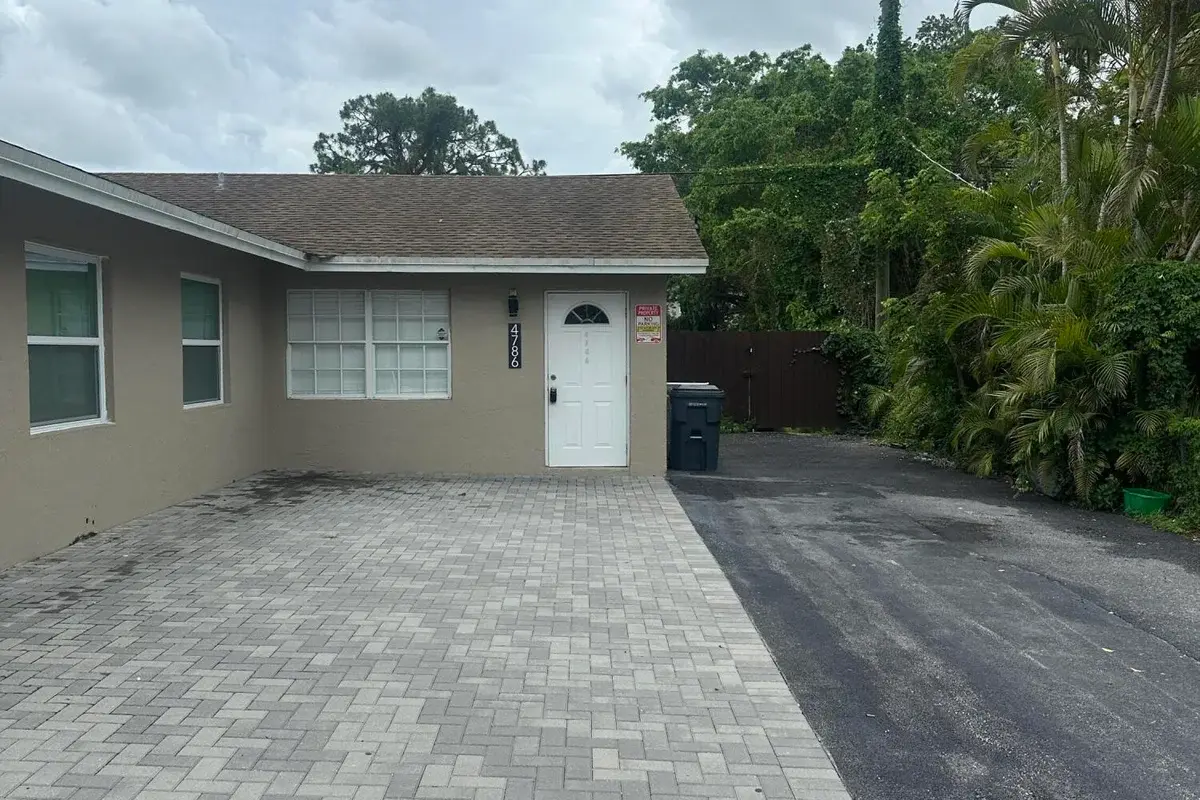 4786 Cambridge St, Greenacres: photo 1 of 15