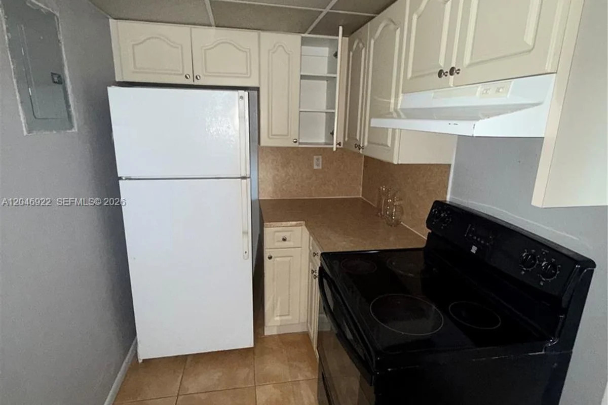 6960 Miami Gardens Dr #2-431A, Hialeah: photo 1 of 17