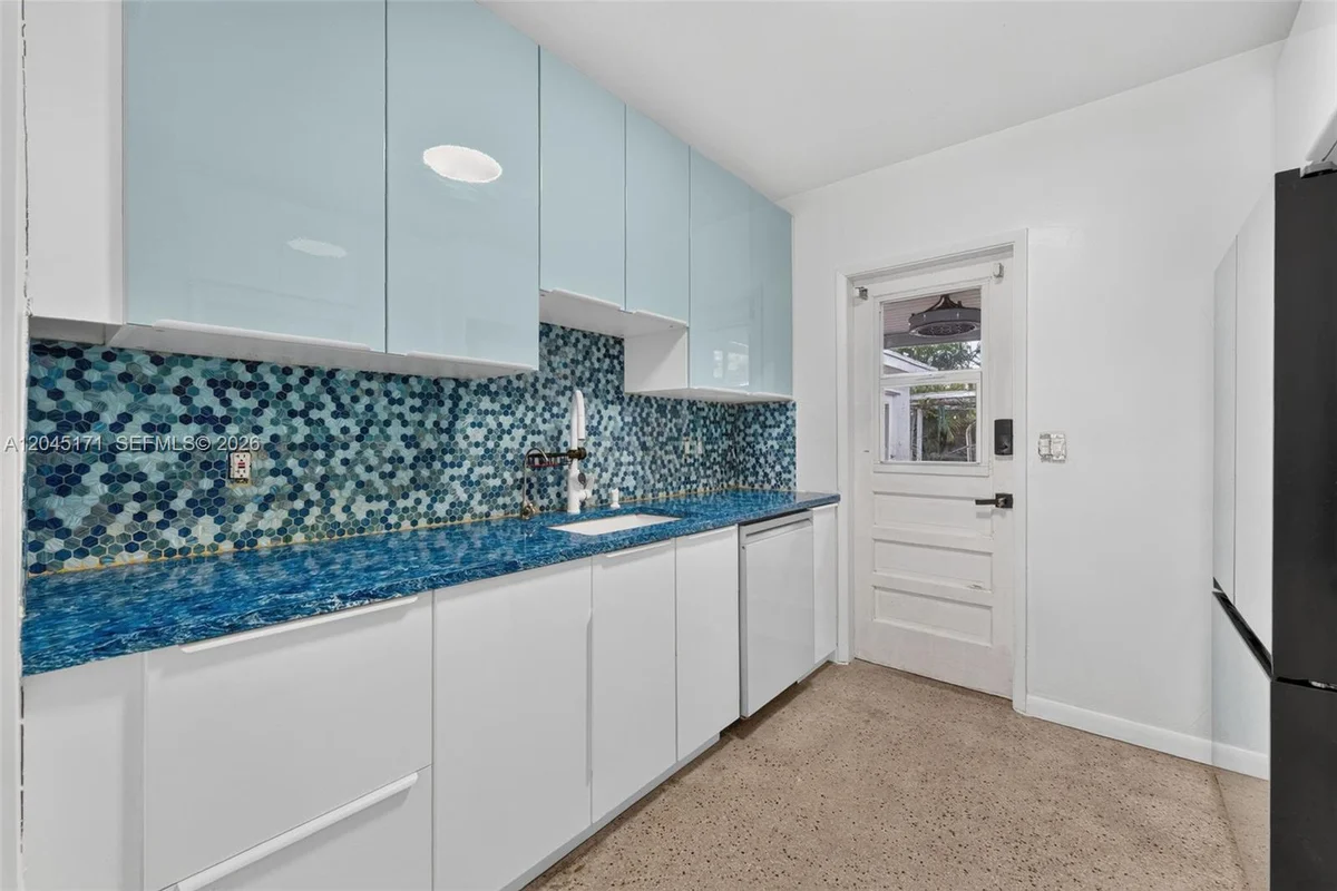 1805 N Dixie Hwy, Fort Lauderdale: photo 1 of 25