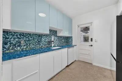 1805 N Dixie Hwy, Fort Lauderdale: photo 1 of 25