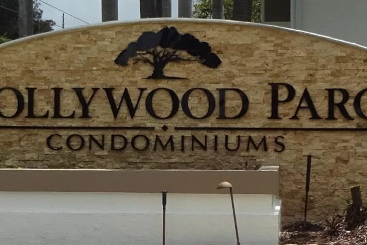520 S Park Rd #18-12, Hollywood: photo 1 of 13