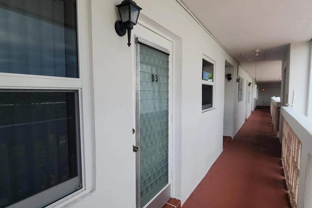 15 SE 13th St #D3, Boca Raton: photo 1 of 36