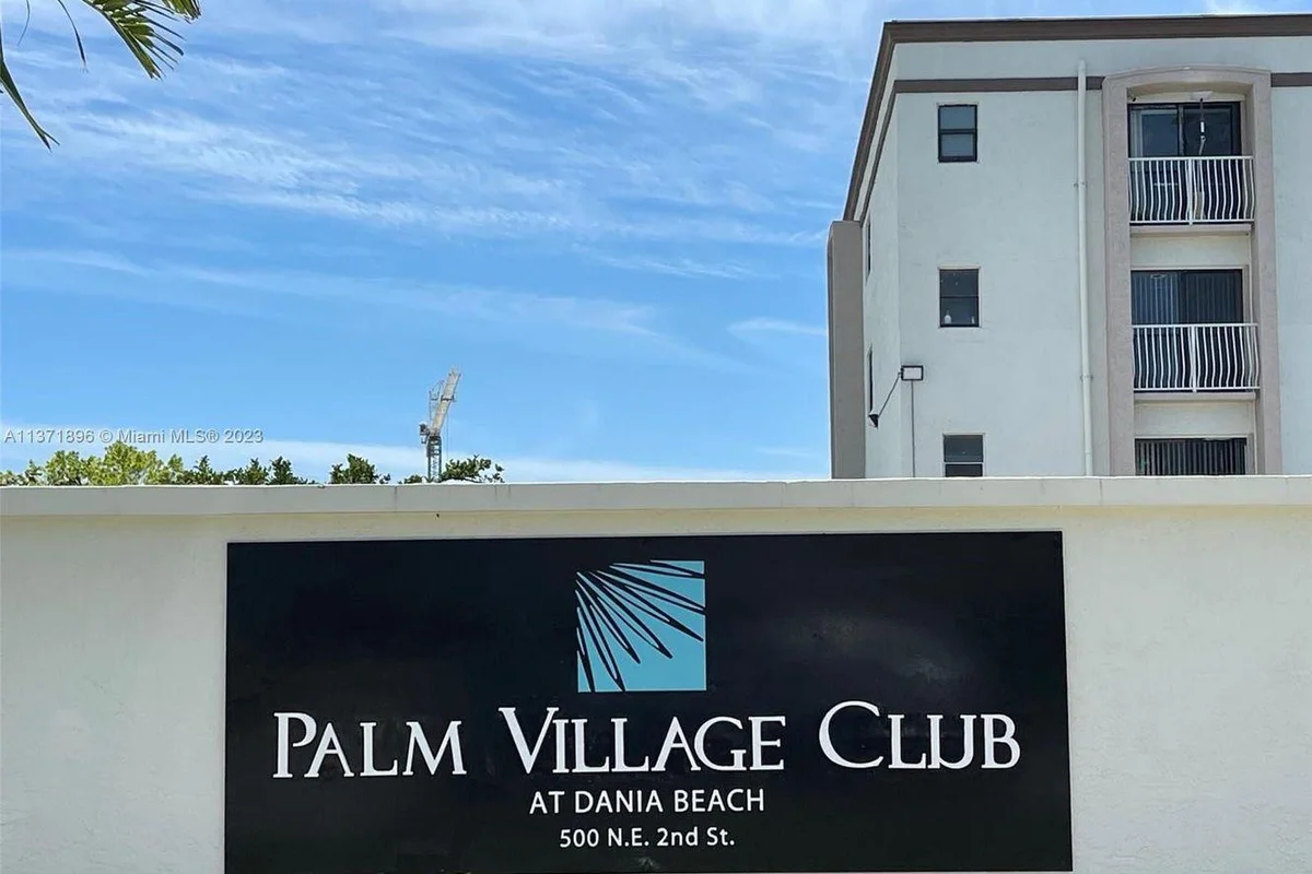 500 NE 2nd St #215, Dania Beach: photo 1 of 33