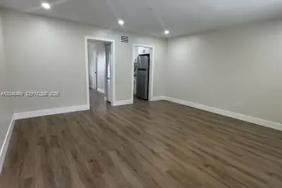 6805 SW 88th St #1, Pinecrest: photo 1 of 10