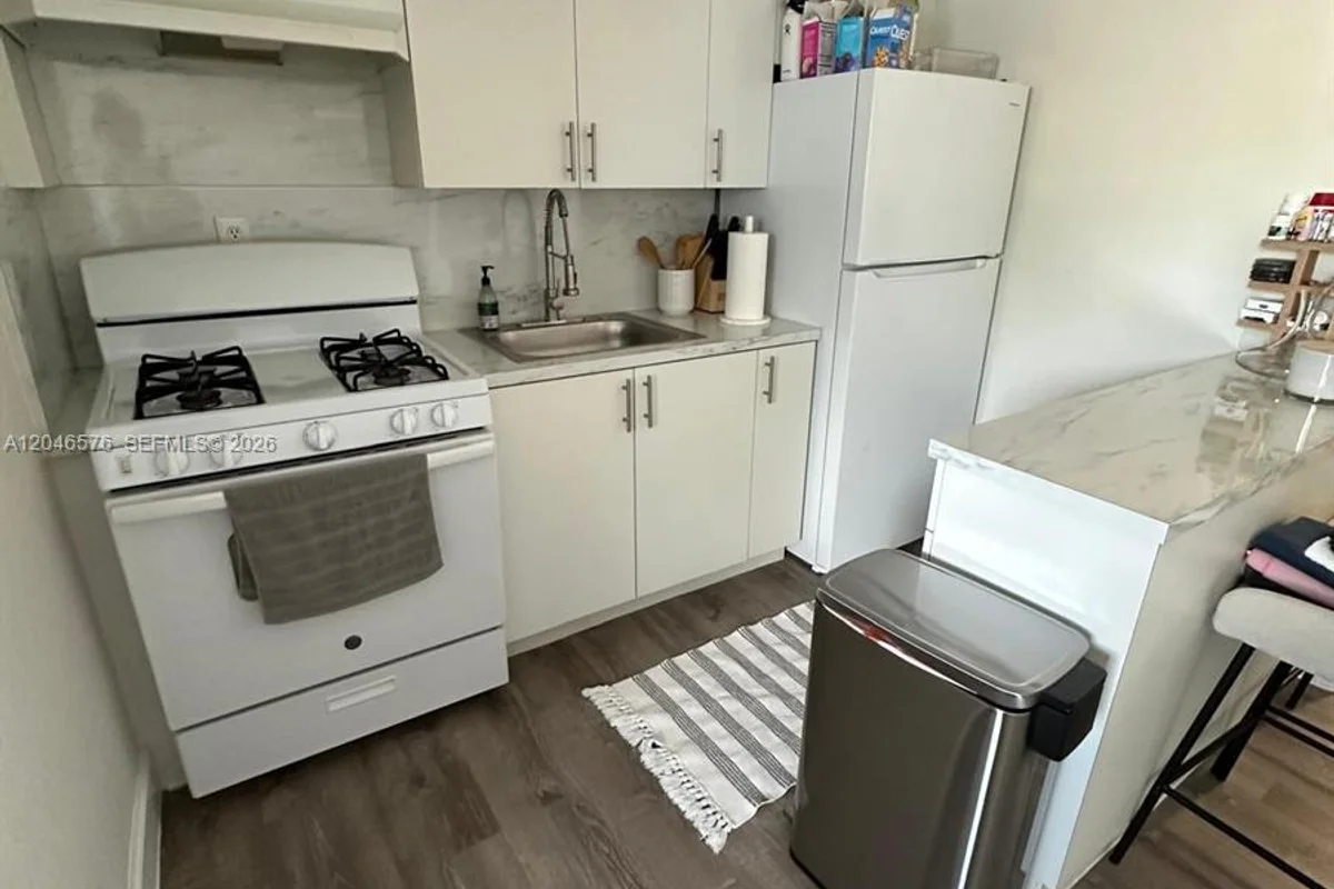 6805 SW 88th St #8, Pinecrest: photo 1 of 20