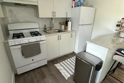 6805 SW 88th St #8, Pinecrest: photo 1 of 20