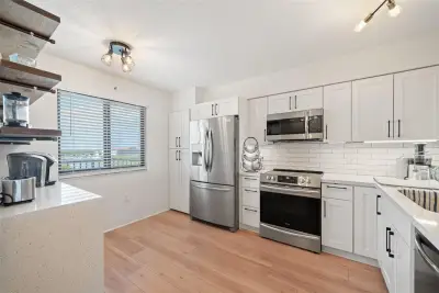 2240 N Cypress Bend Dr #802, Pompano Beach: photo 1 of 29