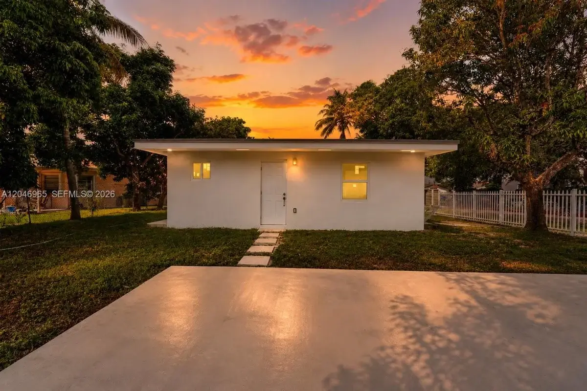 521 NW 33rd Ave #1, Miami: photo 1 of 15
