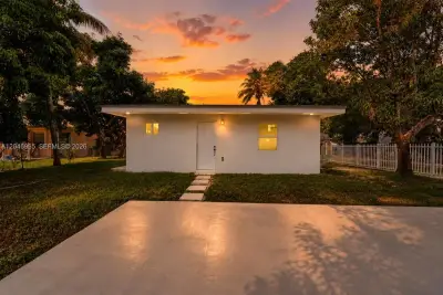 521 NW 33rd Ave #1, Miami: photo 1 of 15