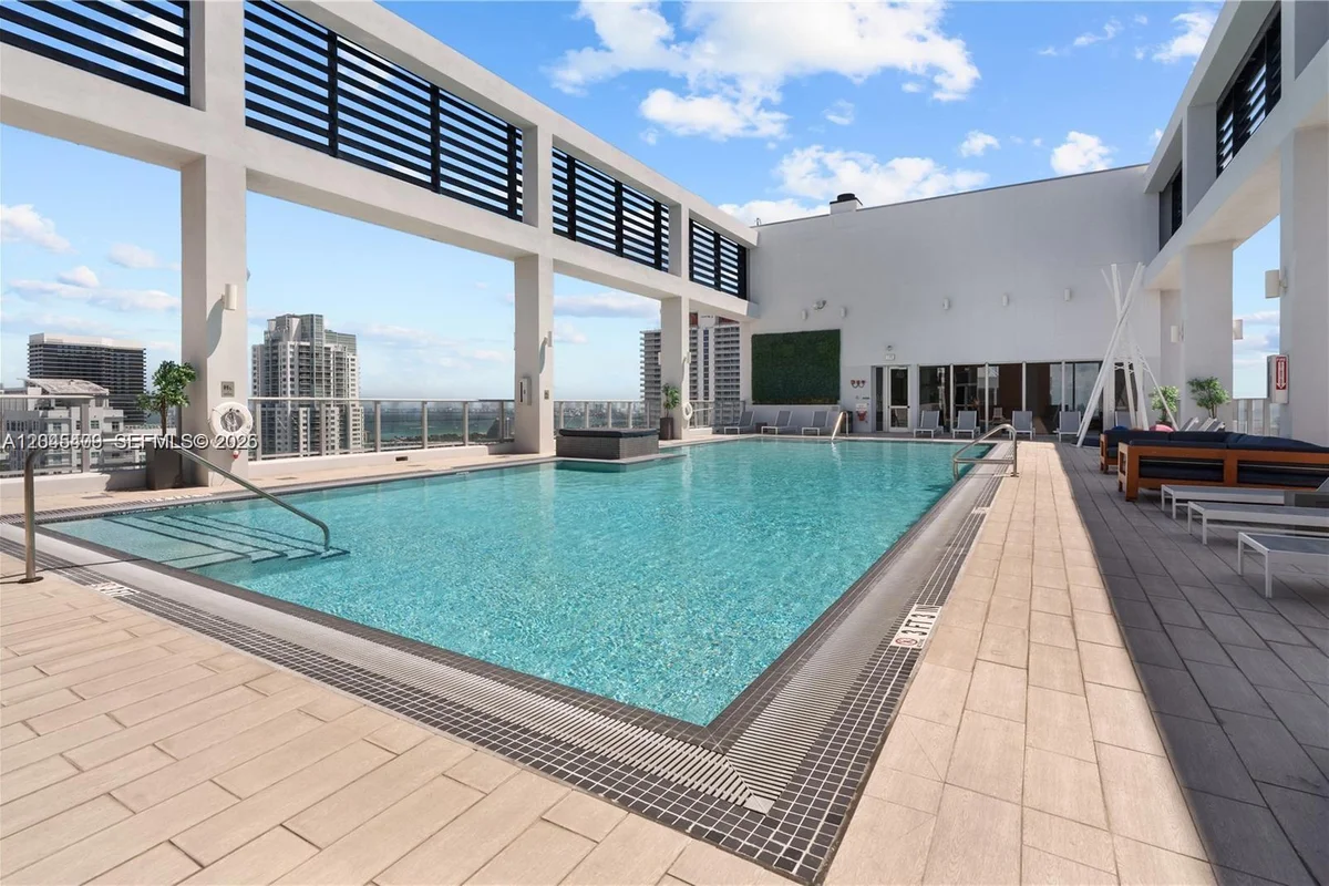 151 SE 1st St #1402, Miami: photo 1 of 16