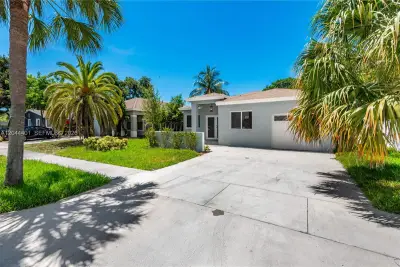 731 SW 6th St, Dania Beach: photo 1 of 29