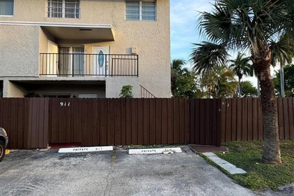 15690 SW 82nd Circle Ln #9-12, Miami: photo 1 of 34