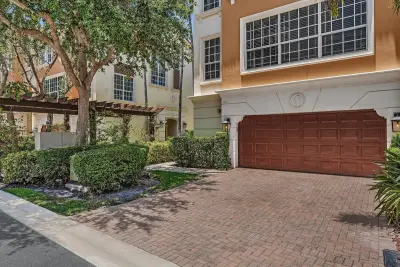 5575 NE Trieste Way, Boca Raton: photo 1 of 38