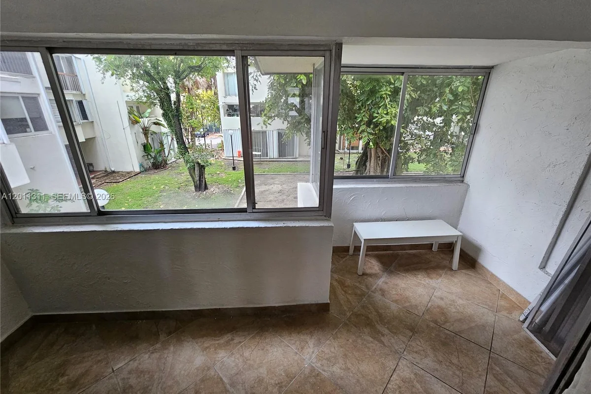 1912 SW 17th Ave #11, Miami: photo 1 of 27
