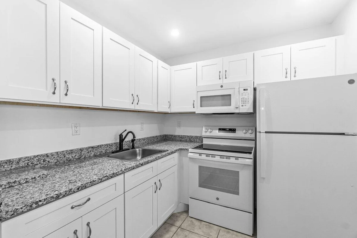 52 Kingswood C, West Palm Beach: photo 1 of 24