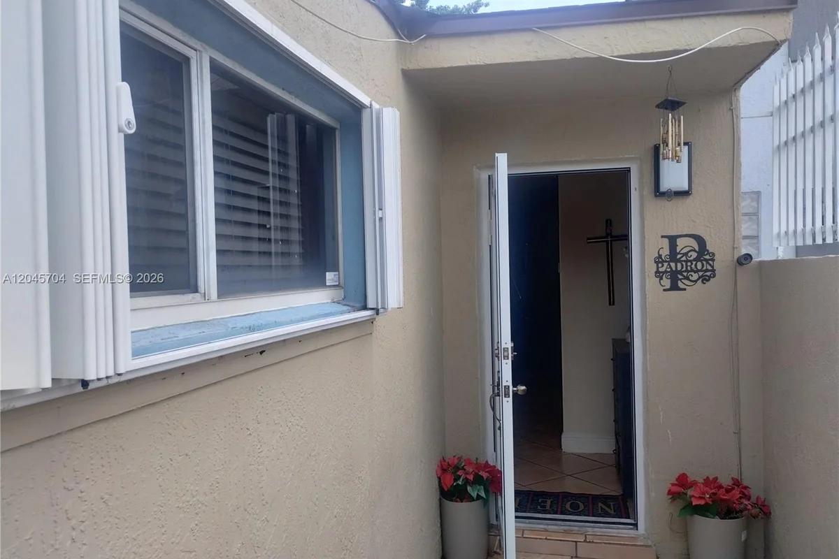 7005 W 15th Ave, Hialeah: photo 1 of 6