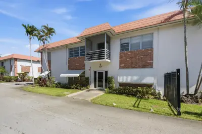 3550 NW 8th Ave #812, Pompano Beach: photo 1 of 31