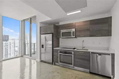 151 SE 1st St #PH04, Miami: photo 1 of 25