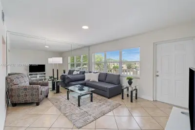 9101 Sunrise Lakes Blvd #202, Sunrise: photo 1 of 25