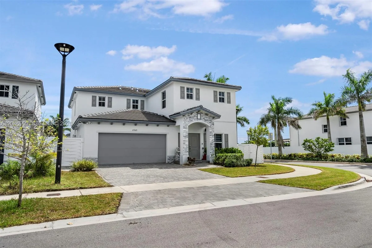 21189 SW 127th Ct, Miami: photo 1 of 43