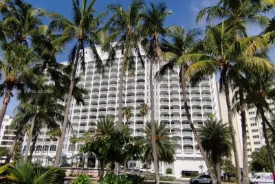 5401 Collins Ave #1110, Miami Beach: photo 1 of 36