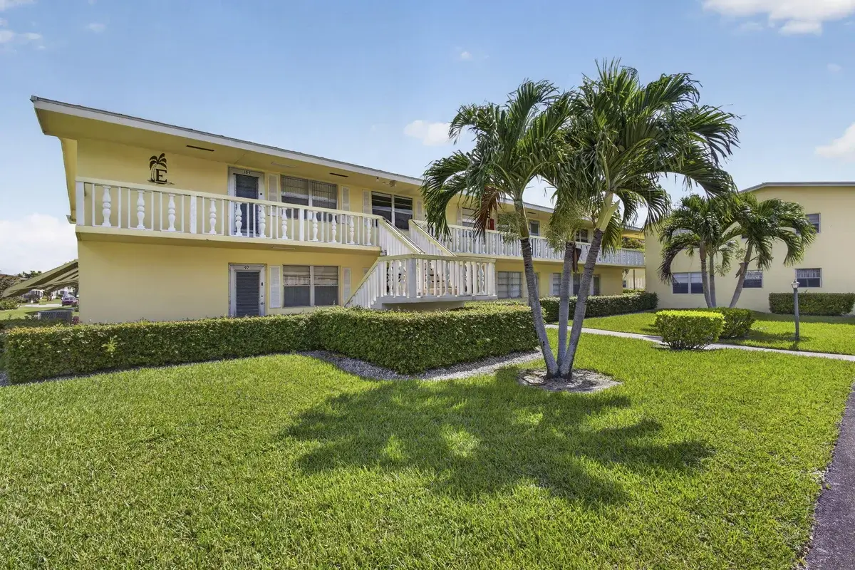 111 Sheffield E, West Palm Beach: photo 1 of 44