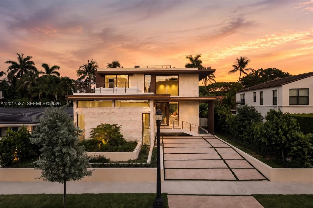 3045 N Bay Rd, Miami Beach: photo 1 of 47