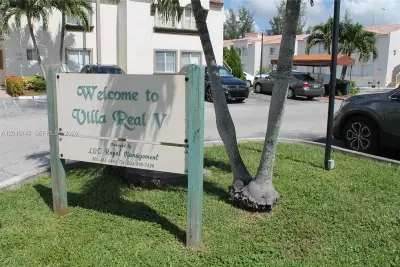 1153 NW 125th Pl #106, Miami: photo 1 of 30