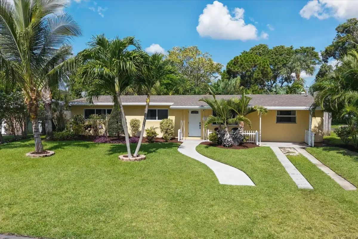 925 NE 25th Ave, Pompano Beach: photo 1 of 45