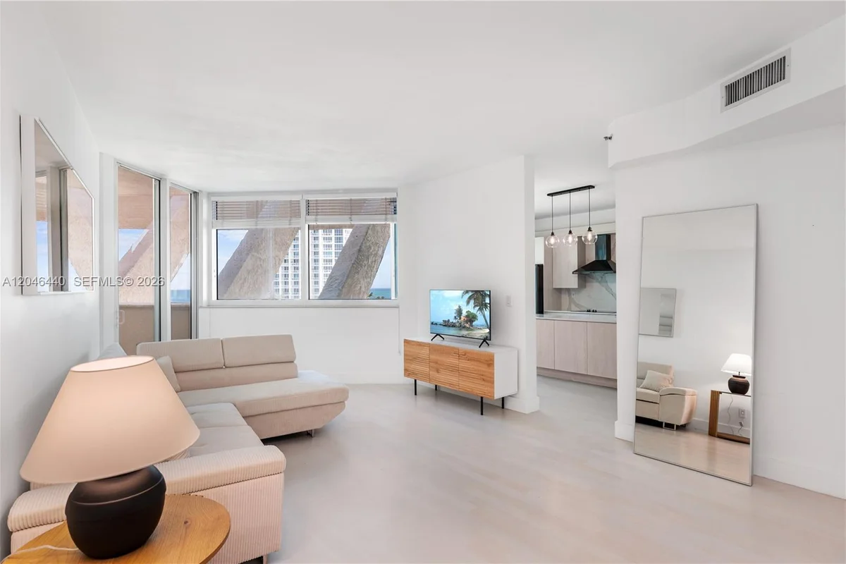 300 S Pointe Dr #907, Miami Beach: photo 1 of 82