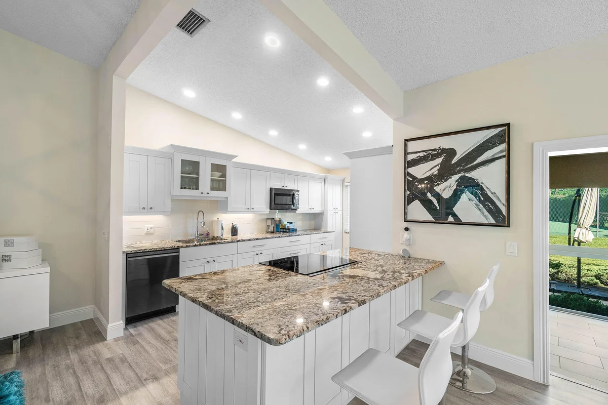 732 Lago Rd, Delray Beach: photo 1 of 36