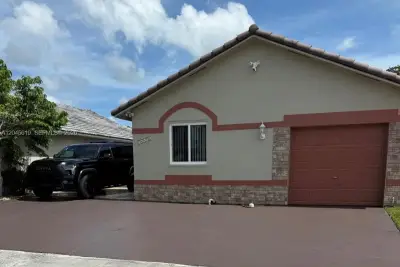 14406 SW 179th Ln, Miami: photo 1 of 19