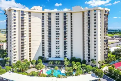 2450 Presidential Way #1405, West Palm Beach: photo 1 of 43