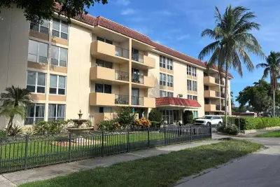 1000 Spanish River Rd #3c, Boca Raton: photo 1 of 21