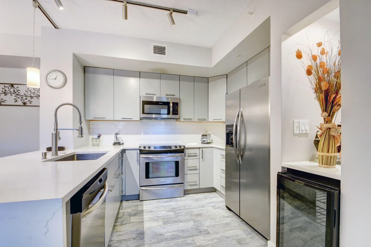 720 S Sapodilla Ave #208, West Palm Beach: photo 1 of 38