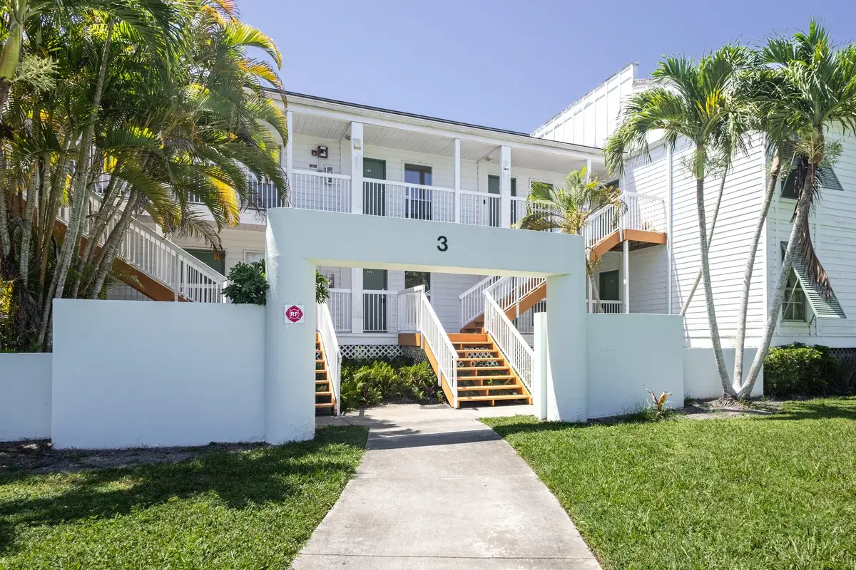 184 Cypress Point Dr, Palm Beach Gardens: photo 1 of 17
