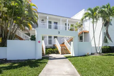 184 Cypress Point Dr, Palm Beach Gardens: photo 1 of 17