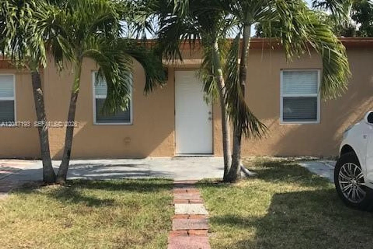 1632 NE 183rd St, North Miami Beach: photo 1 of 24