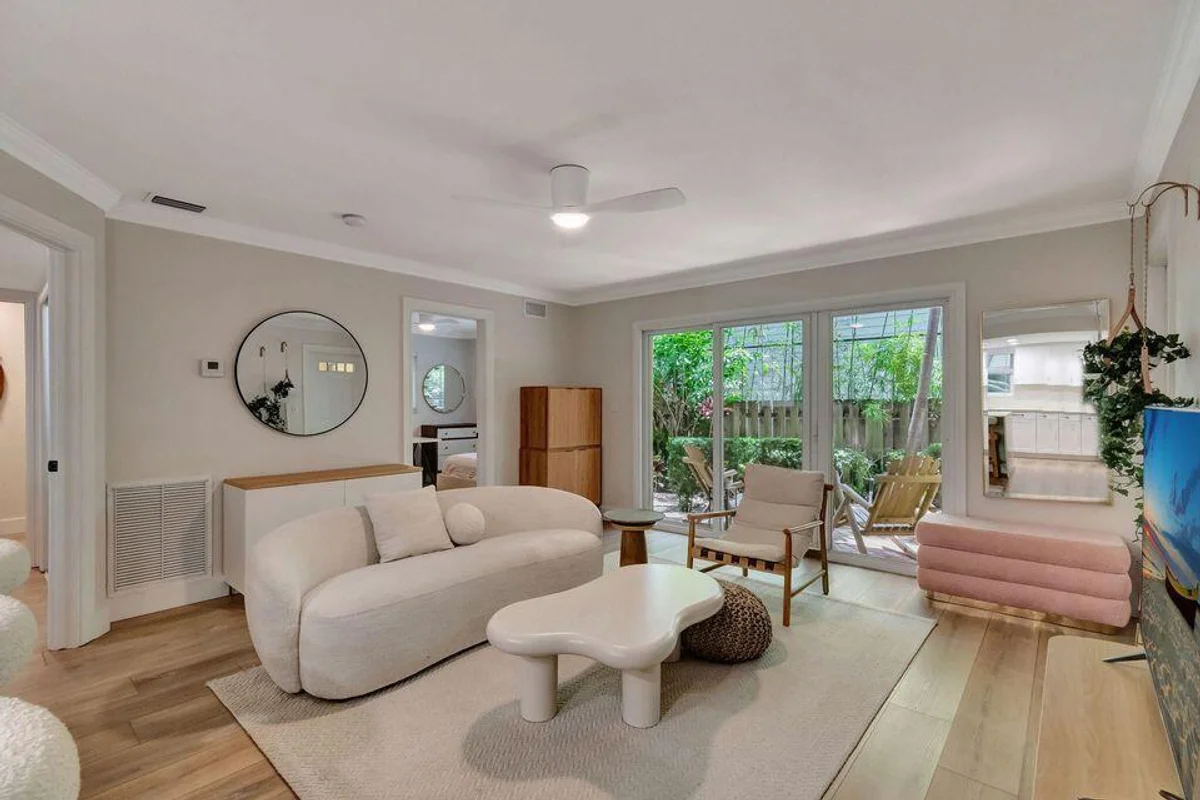 49 SE 7th Ave #2, Delray Beach: photo 1 of 33