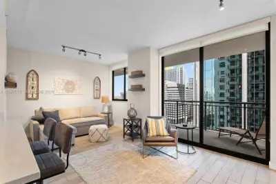 999 SW 1st Ave #2015, Miami: photo 1 of 32