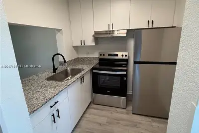 1235 NW 103rd Ln #315, Miami: photo 1 of 13