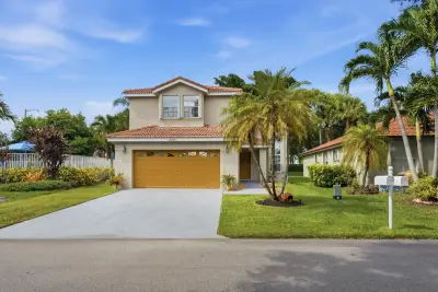 18241 NW 8th St, Pembroke Pines: photo 1 of 49