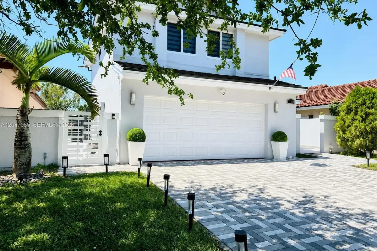 17324 NW 63rd Ave, Hialeah: photo 1 of 35