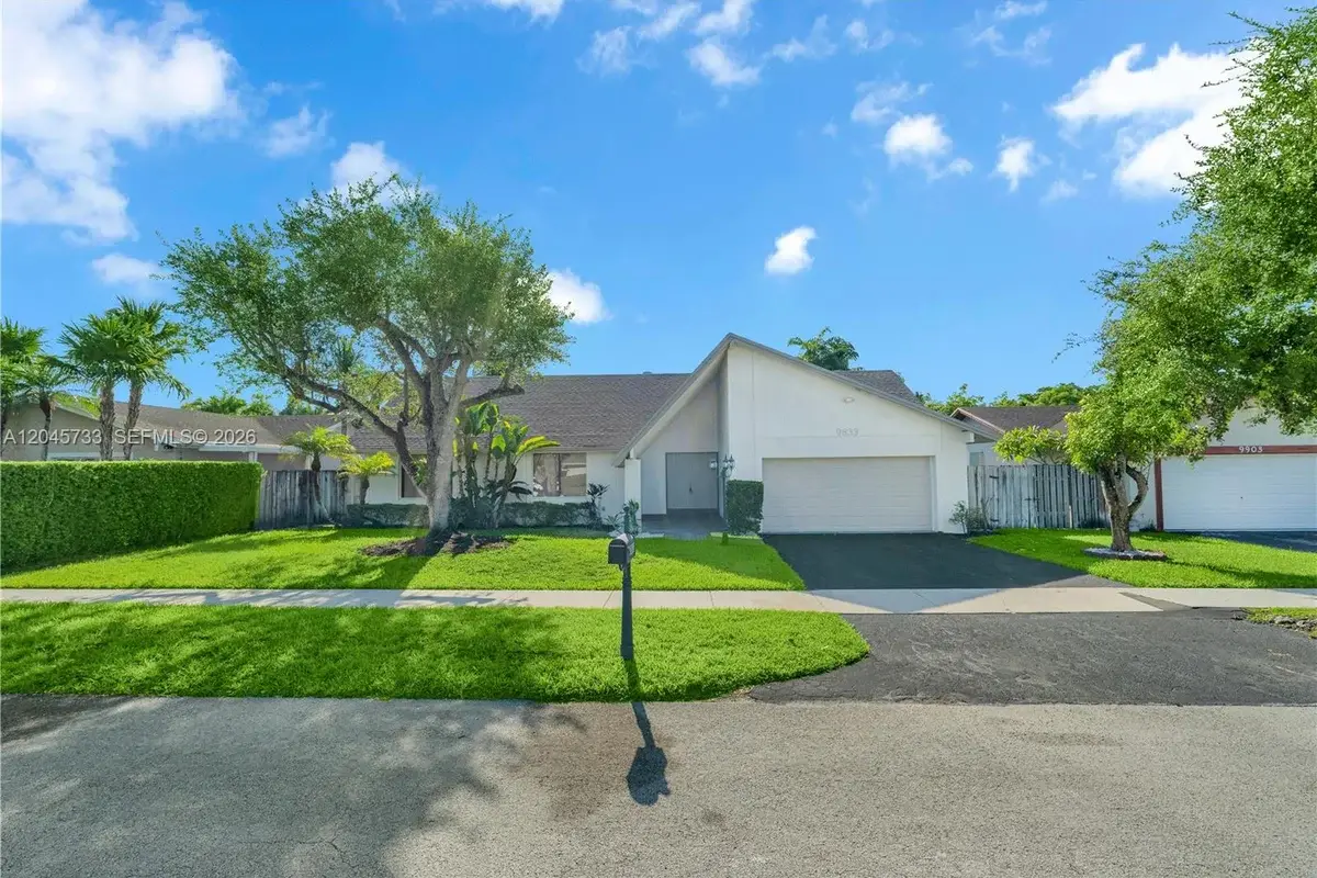 9833 SW 133rd Pl, Miami: photo 1 of 34
